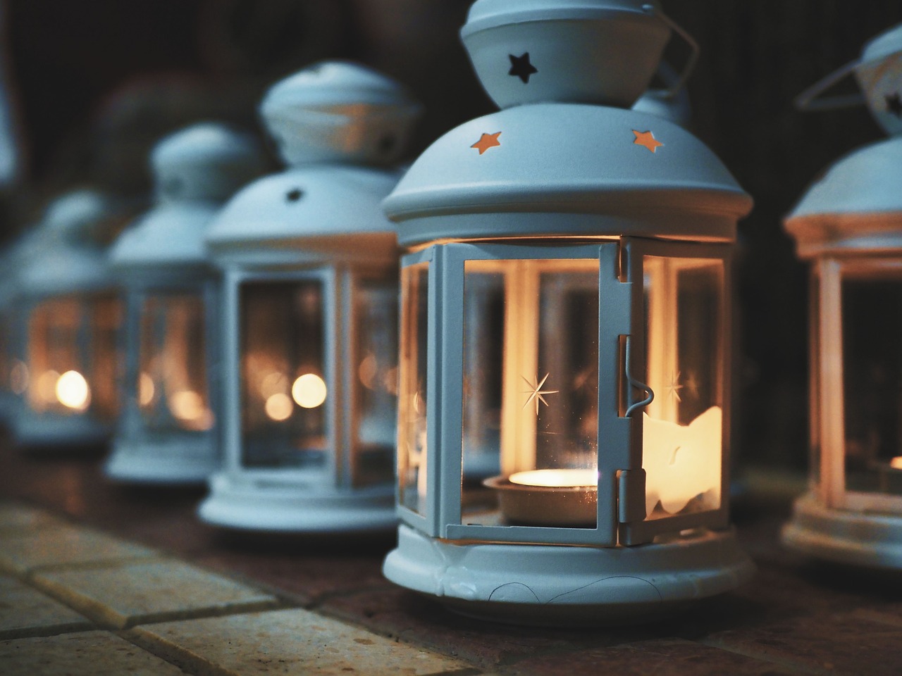 lamps, lanterns, candles-6843881.jpg