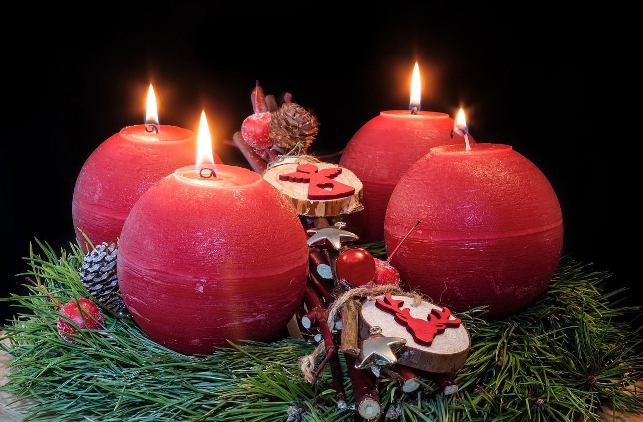 advent wreath, fourth advent, advent, advent season, christmas jewelry, candles, fourth candle, light, flame, shining, contemplative, candlelight, christmas, pre-christmas time, warmth-3853608.jpg